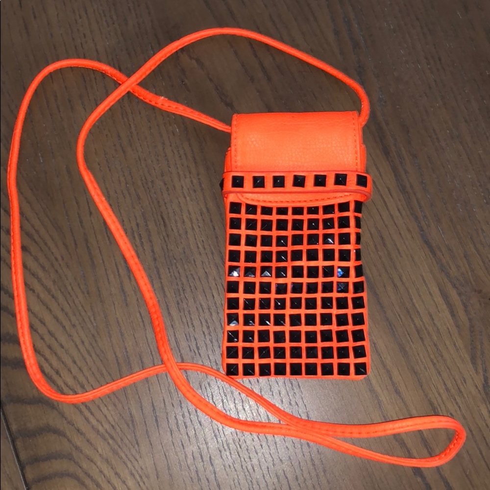 Phone pouch
